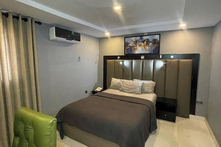 Room 11 of 63