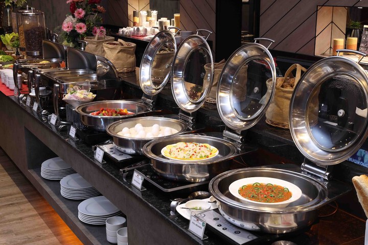 Dining 54 of 65