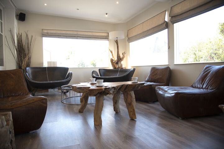 Lounge 73 of 81