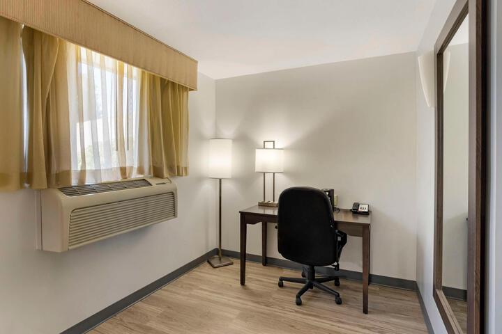 2 Double Beds (8 of 11)