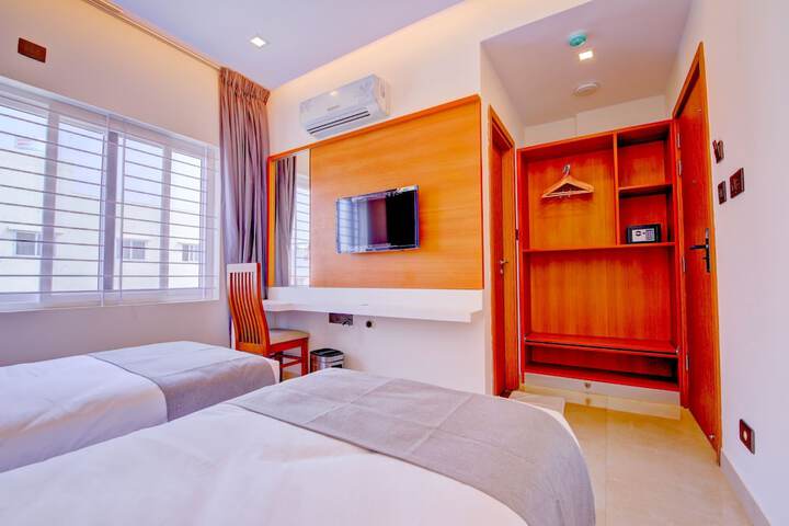 Room 12 of 27