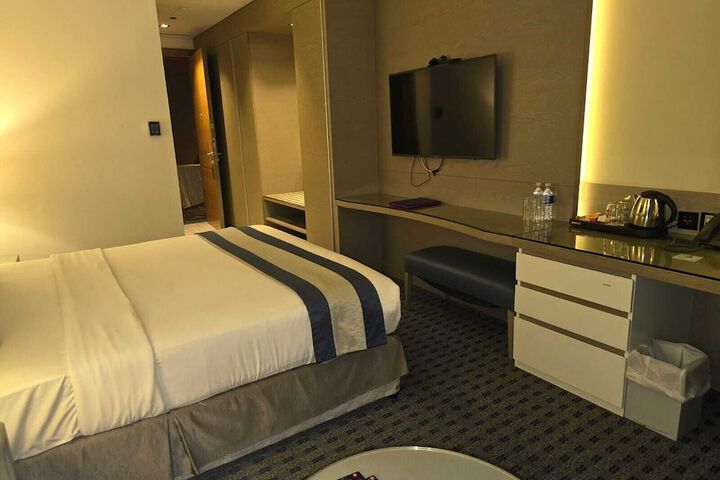 Room 7 of 26