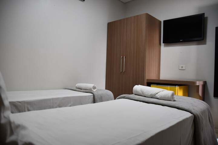 Room 25 of 48