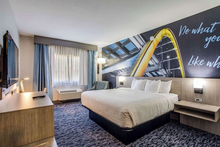Standard | King Bed (2 of 10)