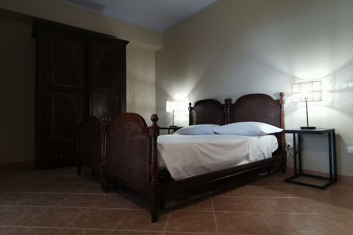 Room 6 of 114