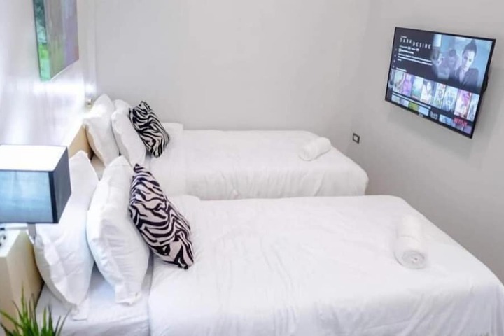 Room 9 of 25
