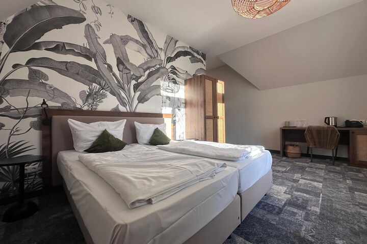Room 10 of 37