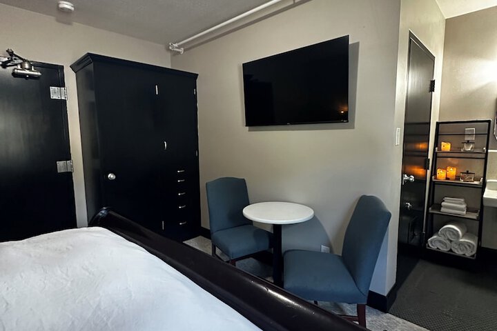 Room 5 of 19