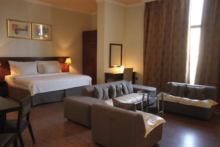 Room 7 of 37
