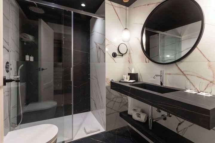 Room 16 of 60