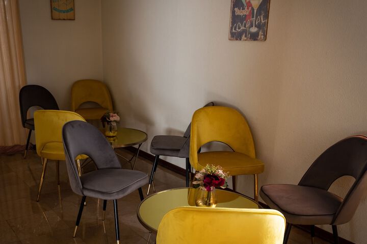 Lounge 38 of 44