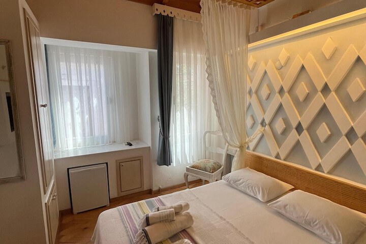 Room 2 of 19