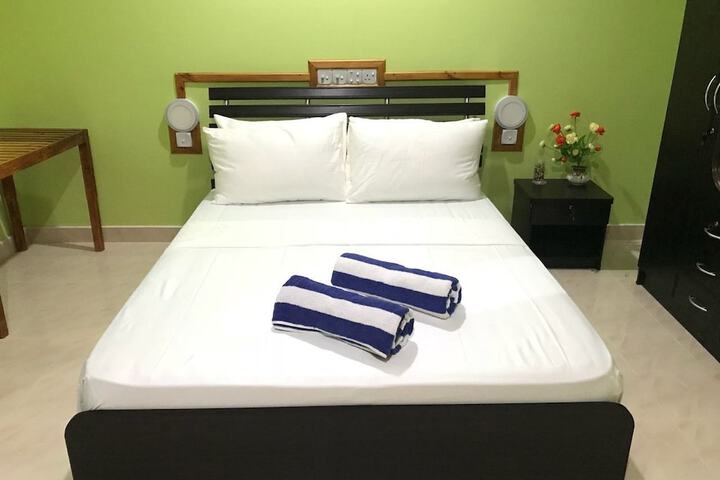 Room 4 of 11