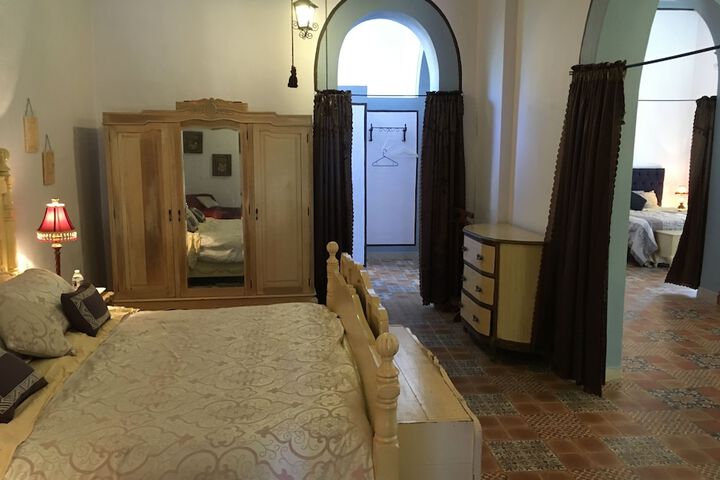 Room 19 of 106