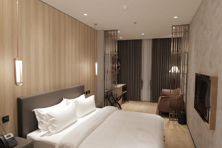 Room 5 of 20