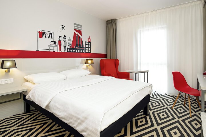 Room 4 of 52