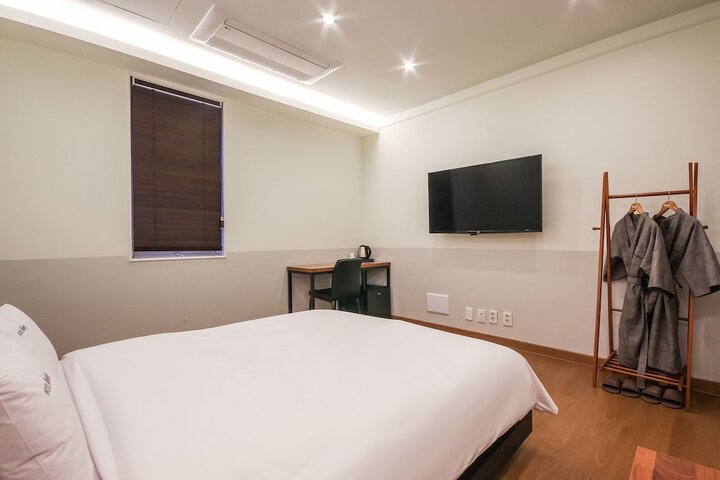 Room 5 of 37