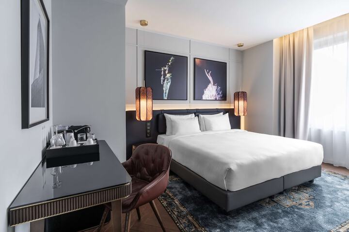 Room 25 of 79