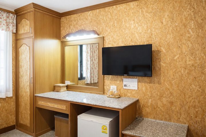 Room 15 of 42