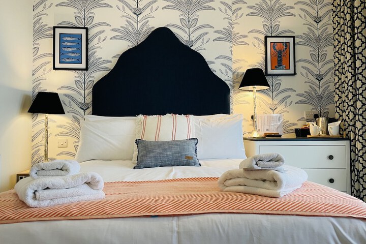 Room 11 of 48