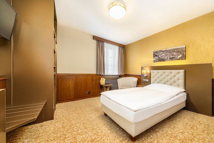 Room 6 of 41