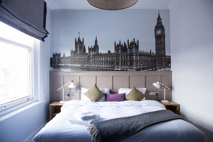 Room 4 of 52