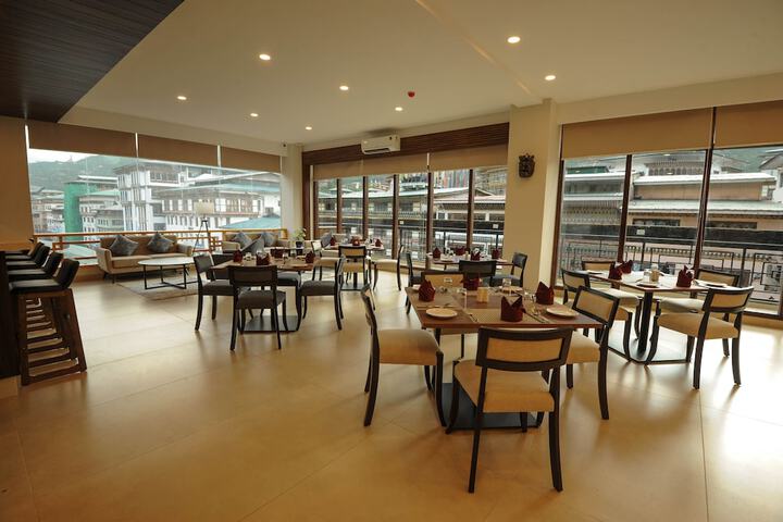 Dining 6 of 8