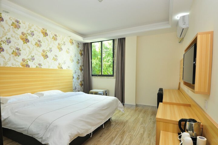 Room 21 of 33