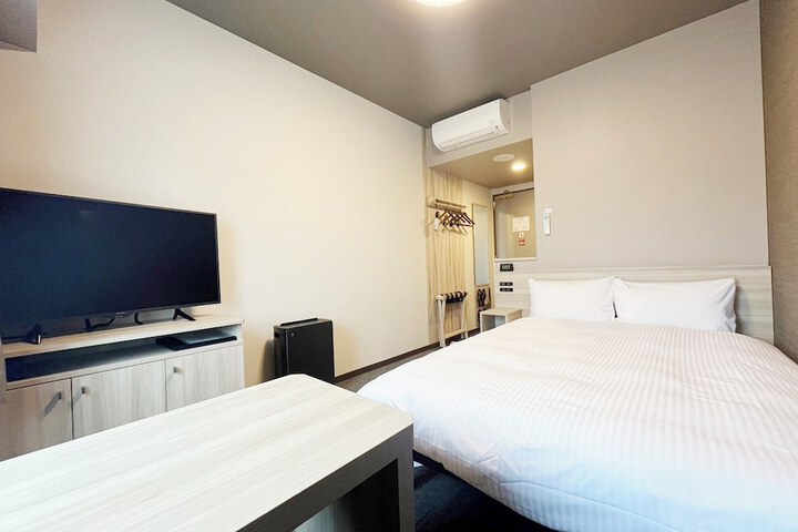 Room 8 of 37