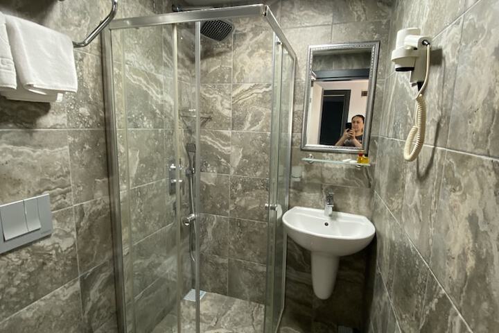 Room 14 of 27