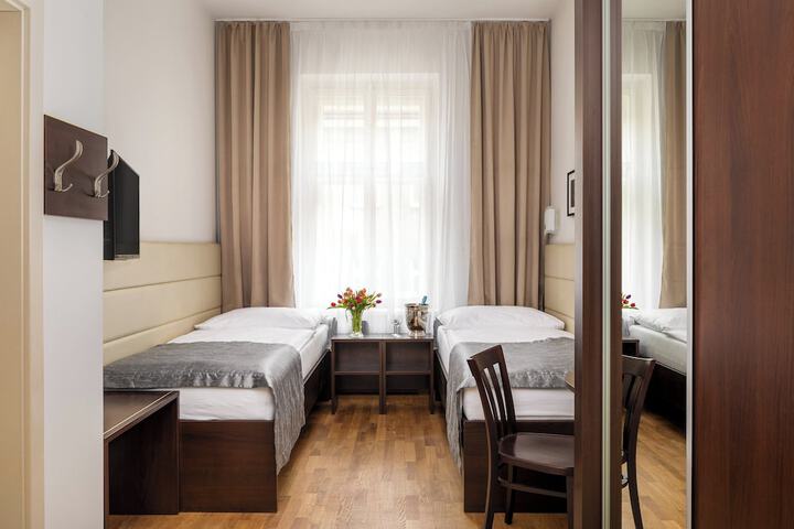 Room 8 of 35