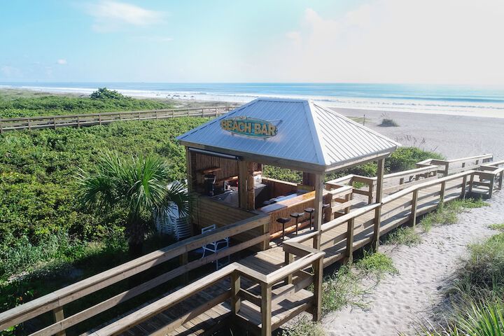 Poolside bar