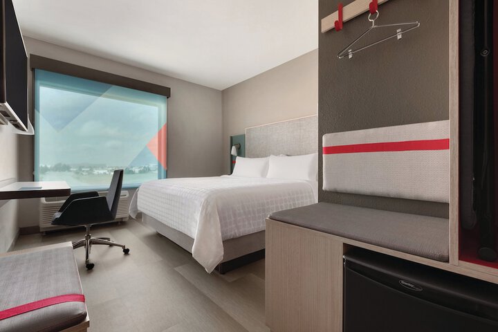 Room 4 of 28