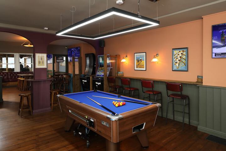 Lounge 15 of 24