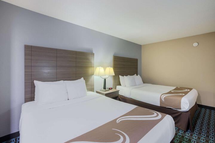 1 Queen Bed (27 of 28)