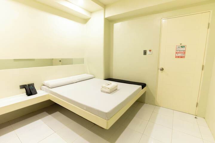 Room 10 of 19