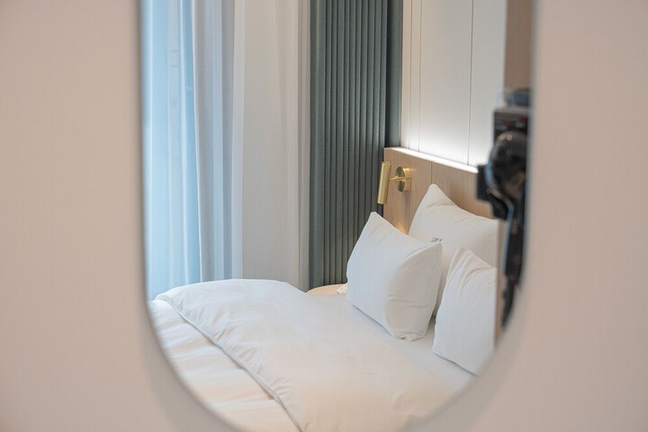 Room 32 of 51