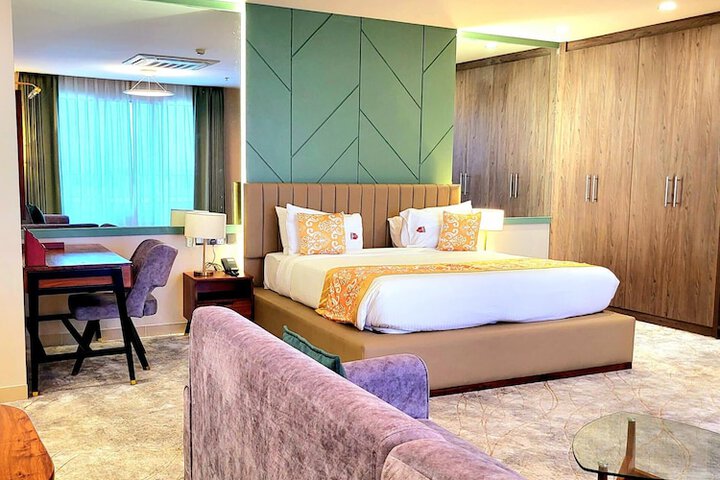 Room 9 of 24