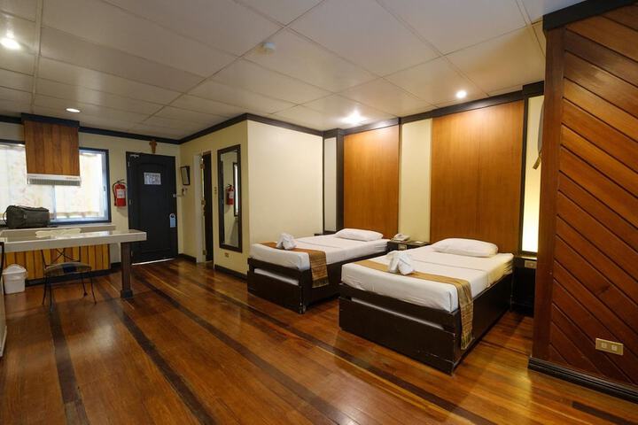 Room 12 of 23