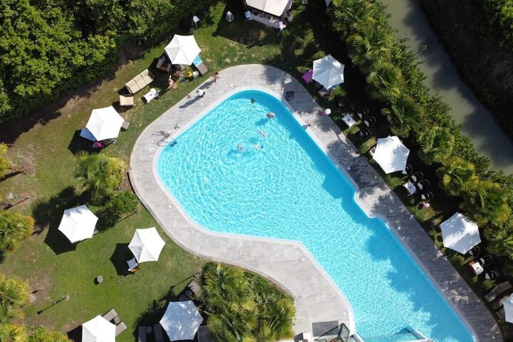 Hotel with Pool