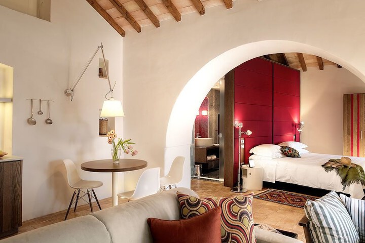 Room 4 of 20