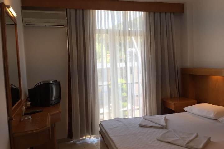 Room 7 of 8