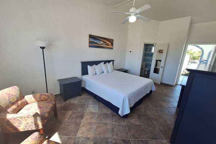 Room 9 of 38