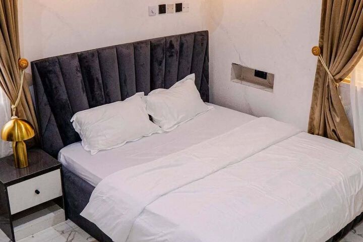 Room 10 of 24