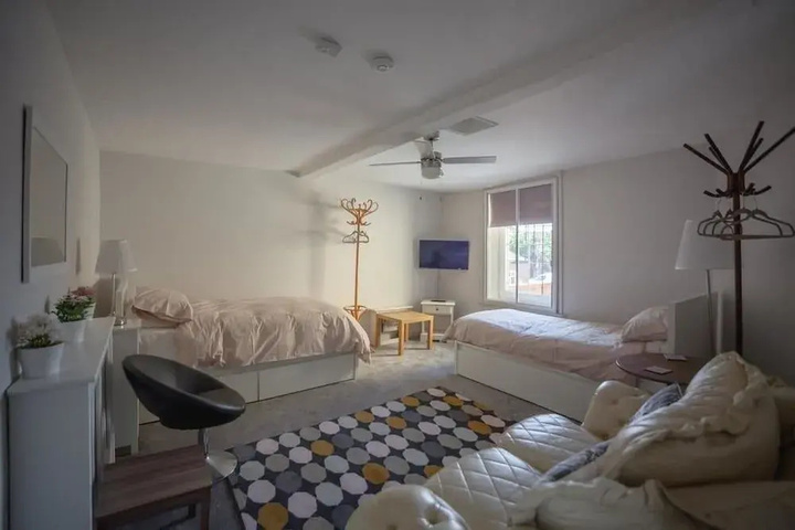 Room 2 of 16