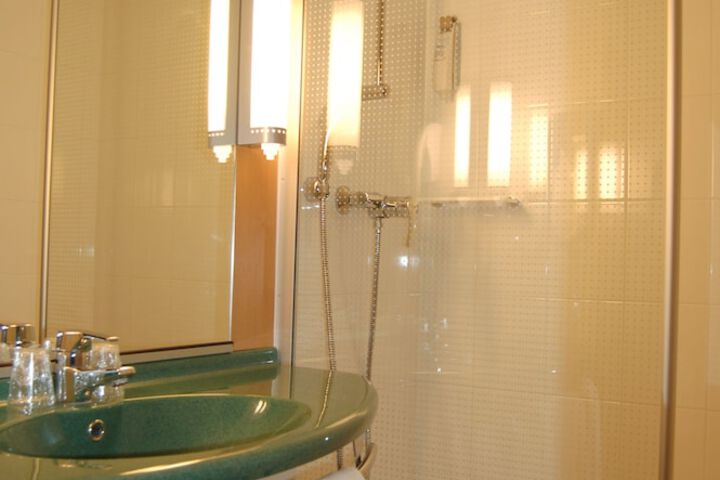 Room 34 of 63