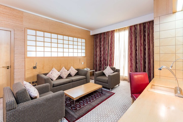 Room 28 of 179