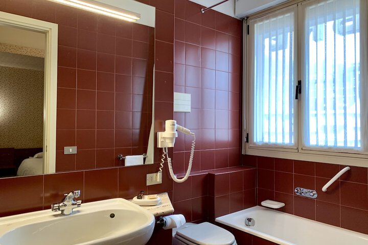Room 35 of 74