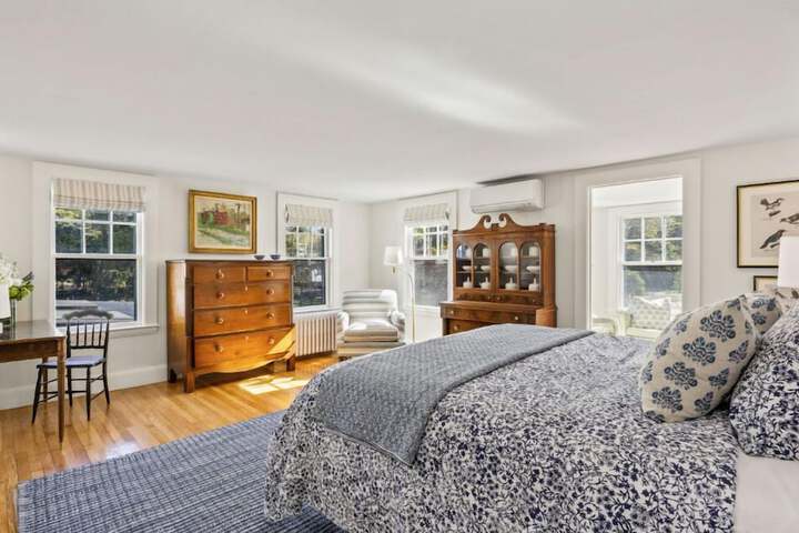 Room 10 of 33