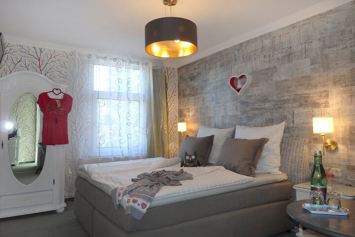 Room 9 of 77